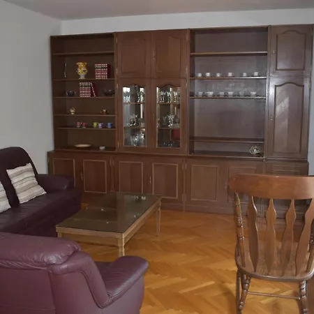Apartment By The Castle *